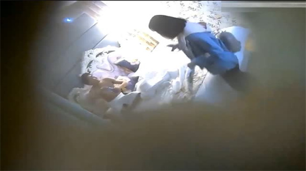 偷拍实录!少女干涩小穴难耐摩擦 急需巨根粗暴滋润灌溉