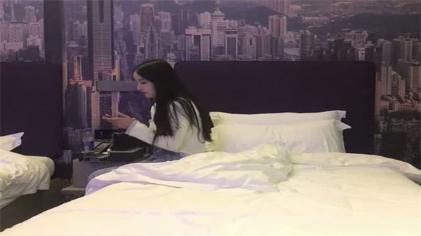 步宾探花极品美女看图说话！颜值逆天身材爆表，巨乳肥臀诱惑写真